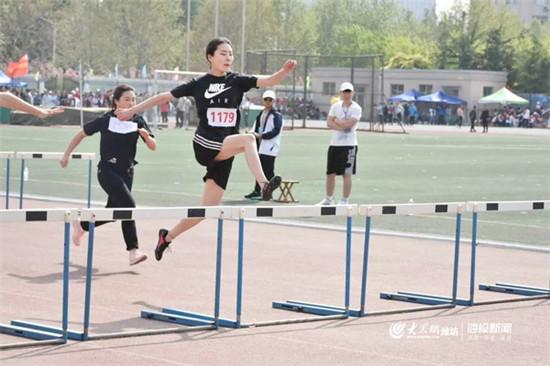 潍坊学院第十八届田径运动会落幕